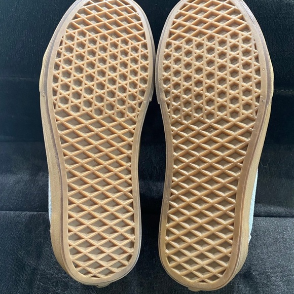 Gray and brown vans - Picture 6 of 9